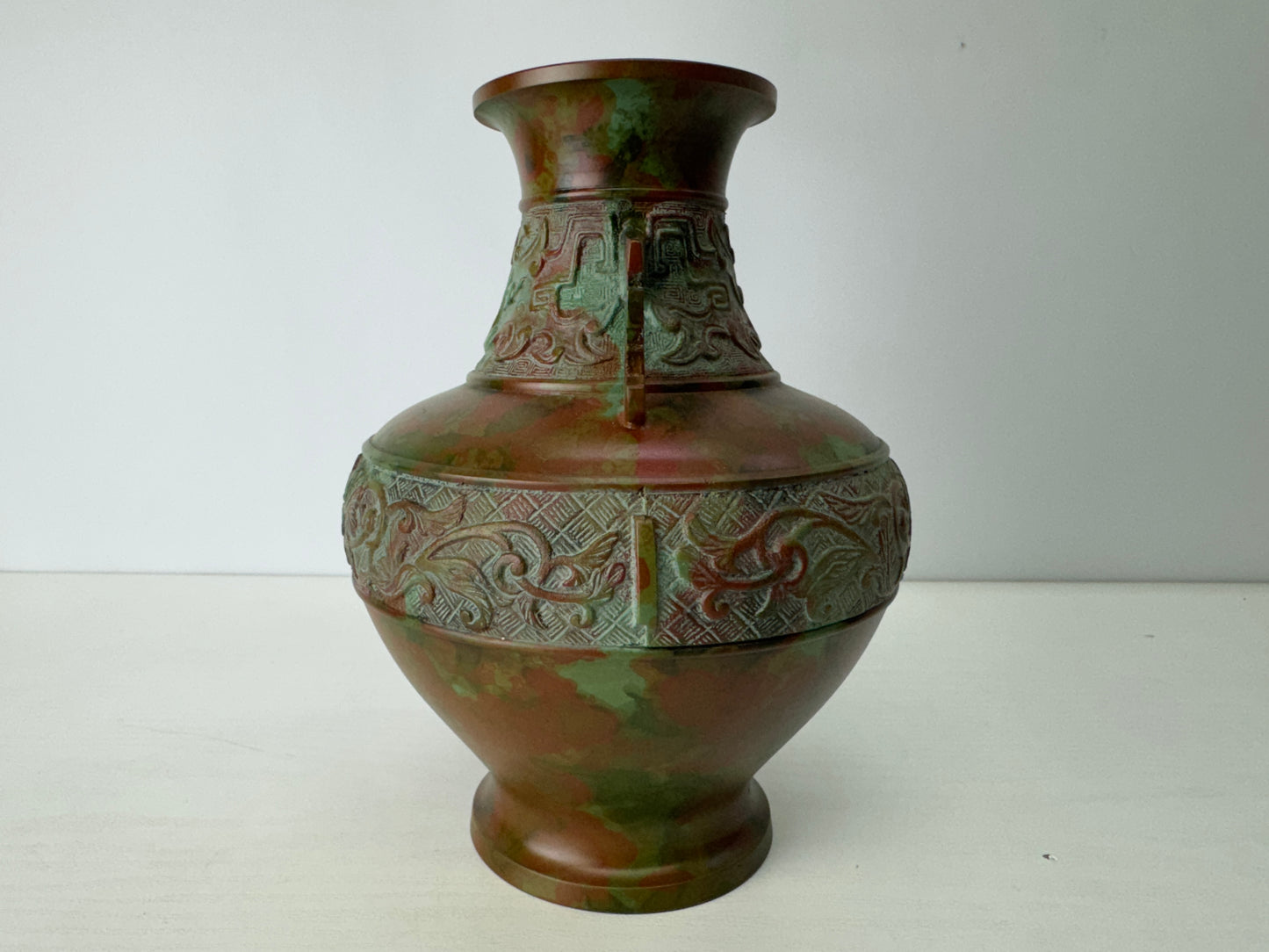 Y9116 FLOWER VASE metal Taotie motif Murashido Japan ikebana floral arrangement