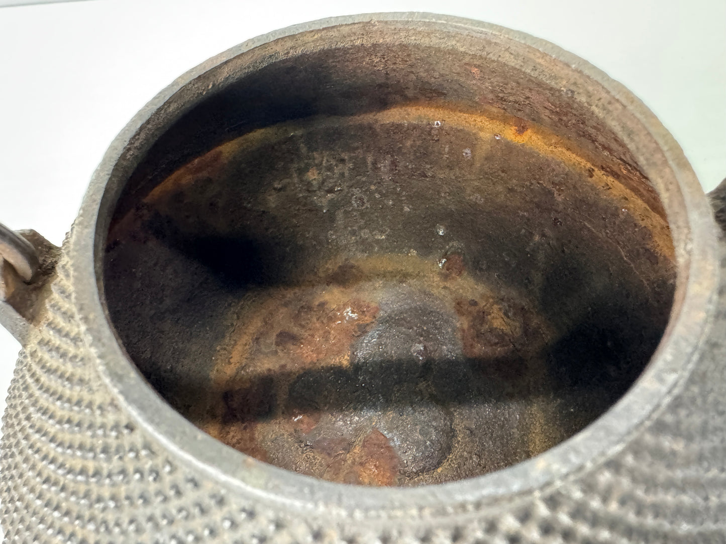 Y9123 TETSUBIN Iron kettle teapot pot Arare pattern copper lid Japan antique