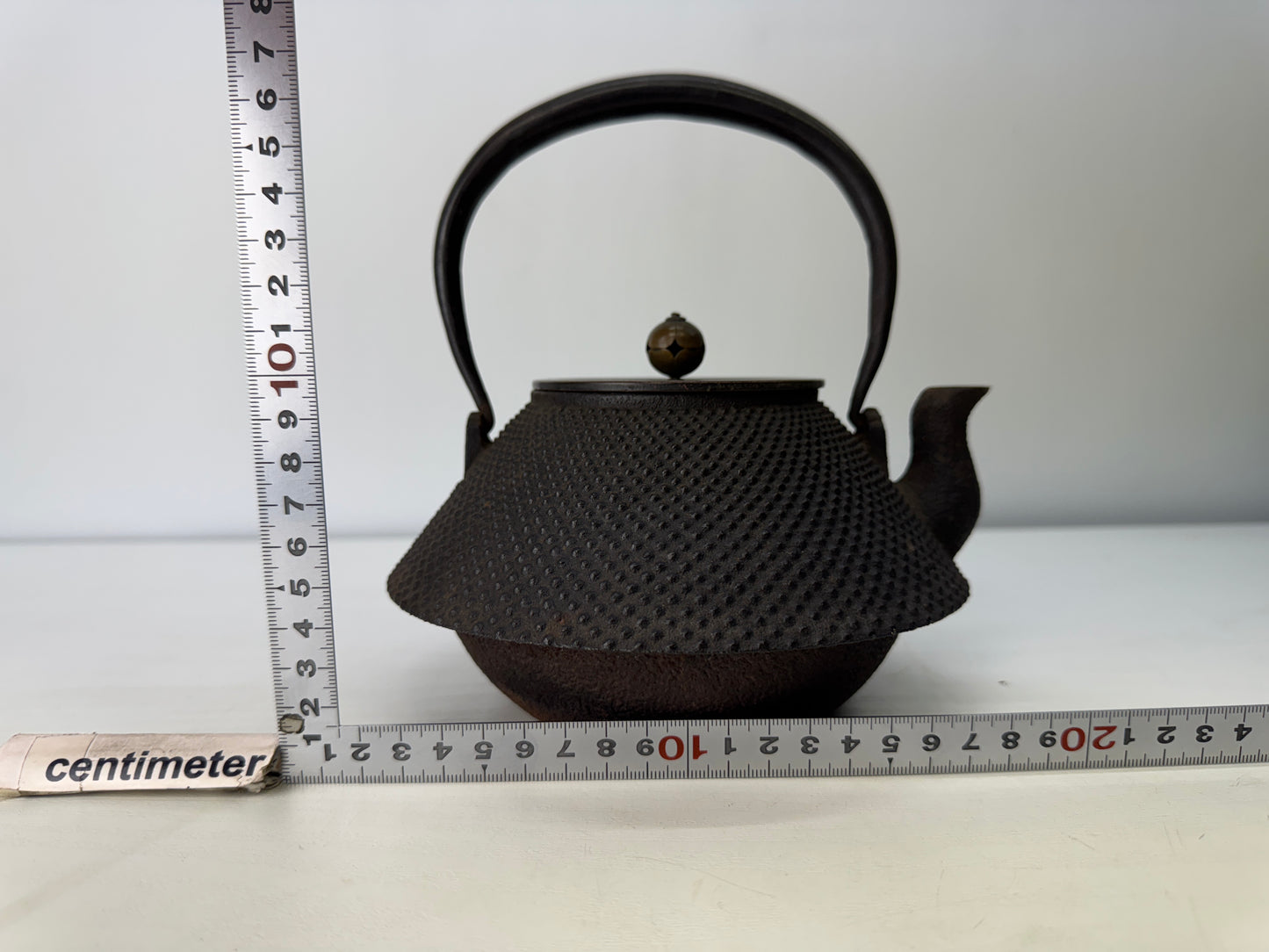 Y9123 TETSUBIN Iron kettle teapot pot Arare pattern copper lid Japan antique