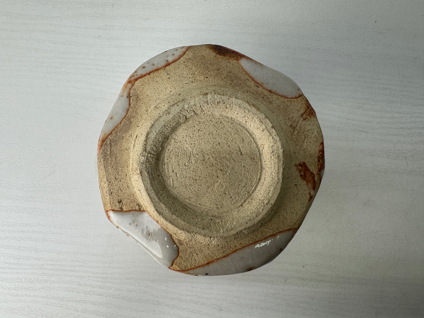 Y9132 CHAWAN Shino-ware tubular bowl signed Japan antique tea ceremony pottery