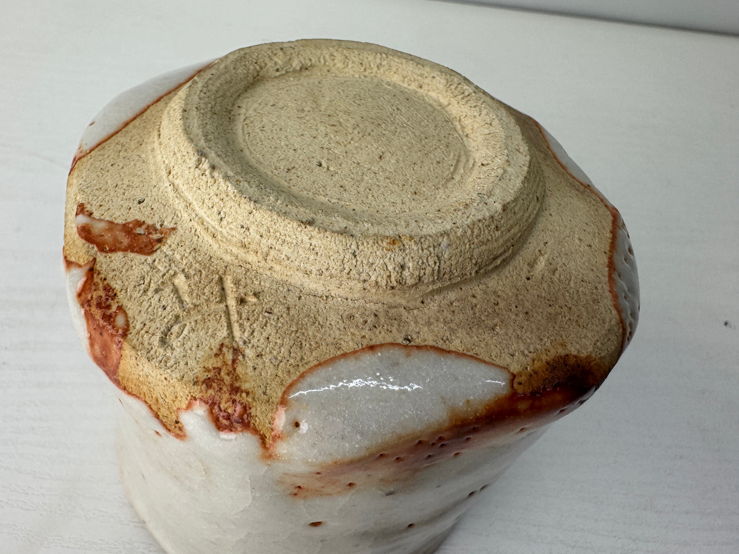 Y9132 CHAWAN Shino-ware tubular bowl signed Japan antique tea ceremony pottery