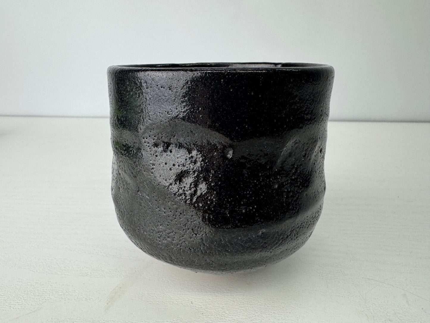 Y9133 CHAWAN Raku-ware Black tubular bowl signed Japan antique tea ceremony