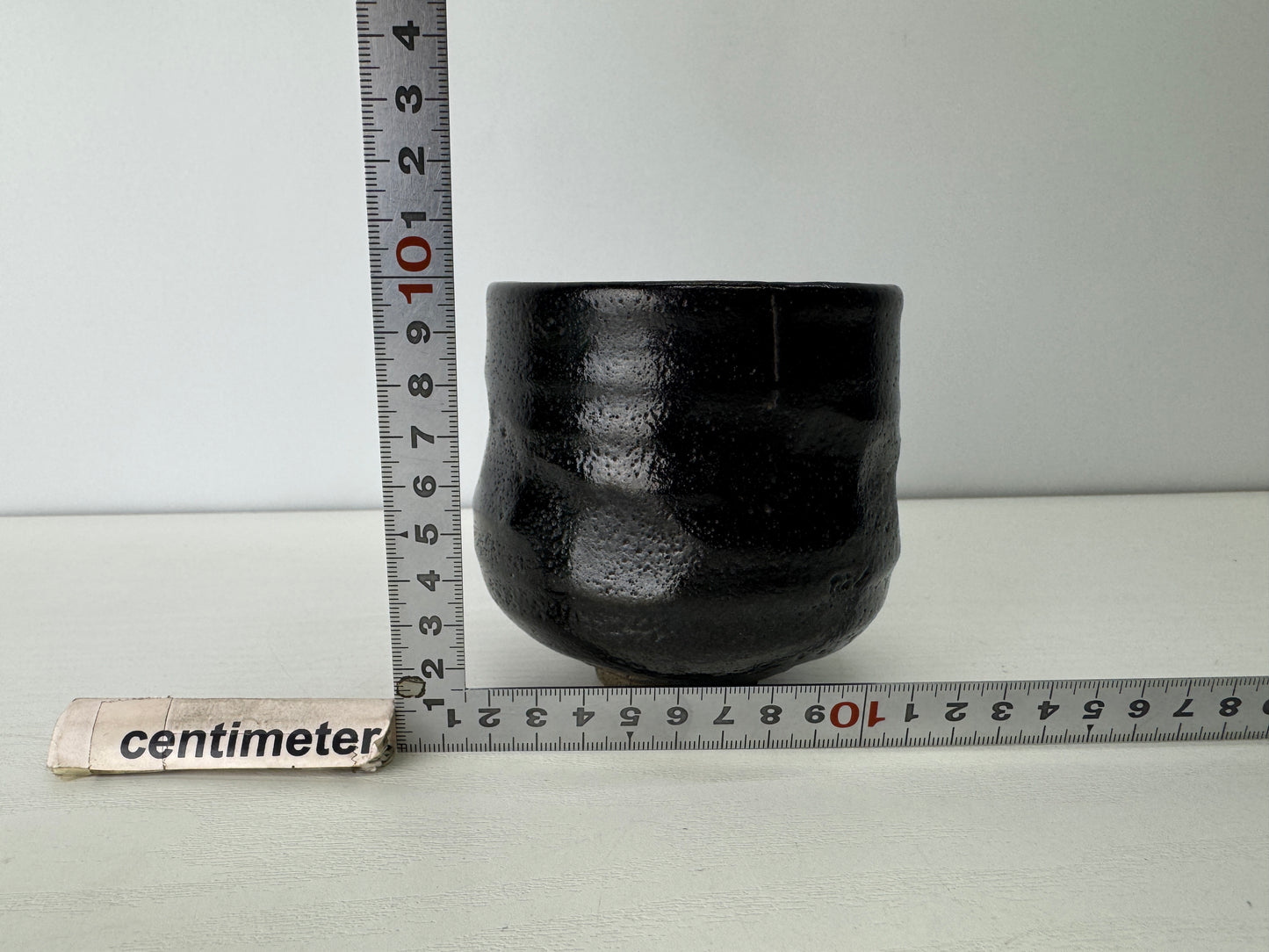 Y9133 CHAWAN Raku-ware Black tubular bowl signed Japan antique tea ceremony