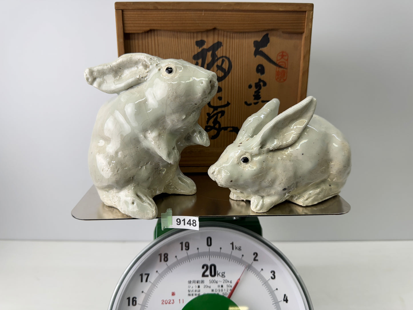 Y9148 OKIMONO Seto-ware Rabbit pair figurine signed box Japan antique interior