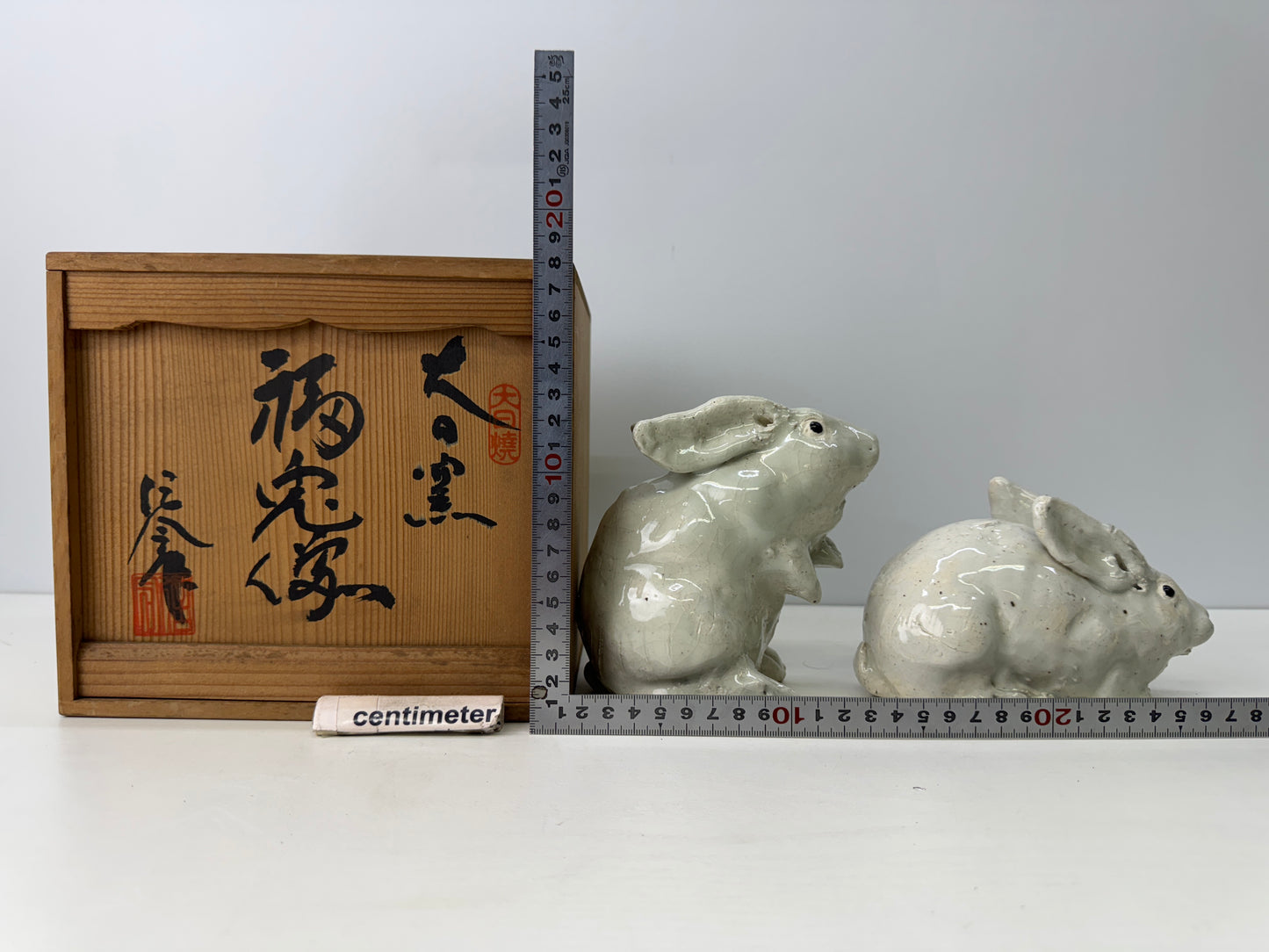 Y9148 OKIMONO Seto-ware Rabbit pair figurine signed box Japan antique interior