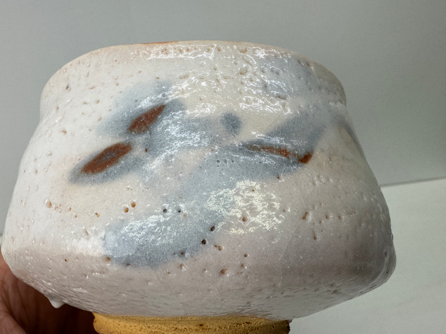 Y9157 CHAWAN Shino-ware bowl signed box Japan antique tea ceremony pottery cup