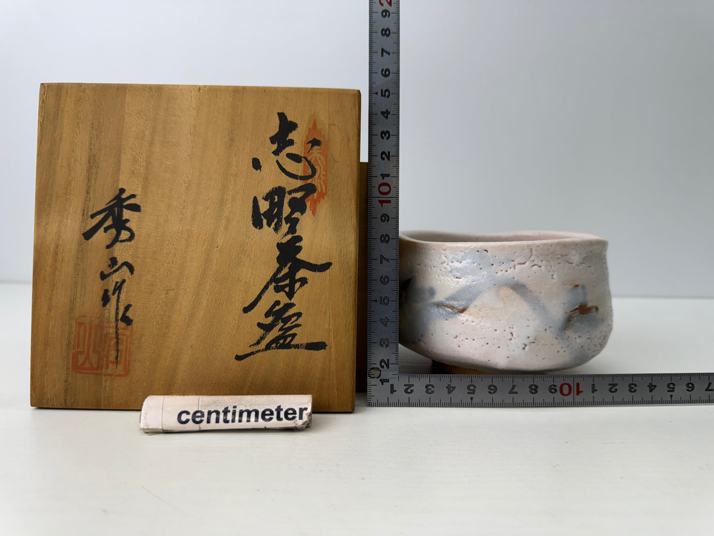 Y9157 CHAWAN Shino-ware bowl signed box Japan antique tea ceremony pottery cup