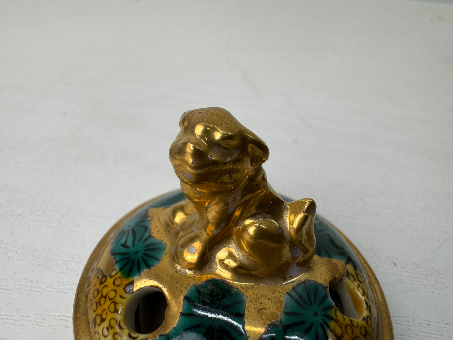 Y9178 KOURO Kutani-ware signed box Japan antique fragrance incense burner aroma