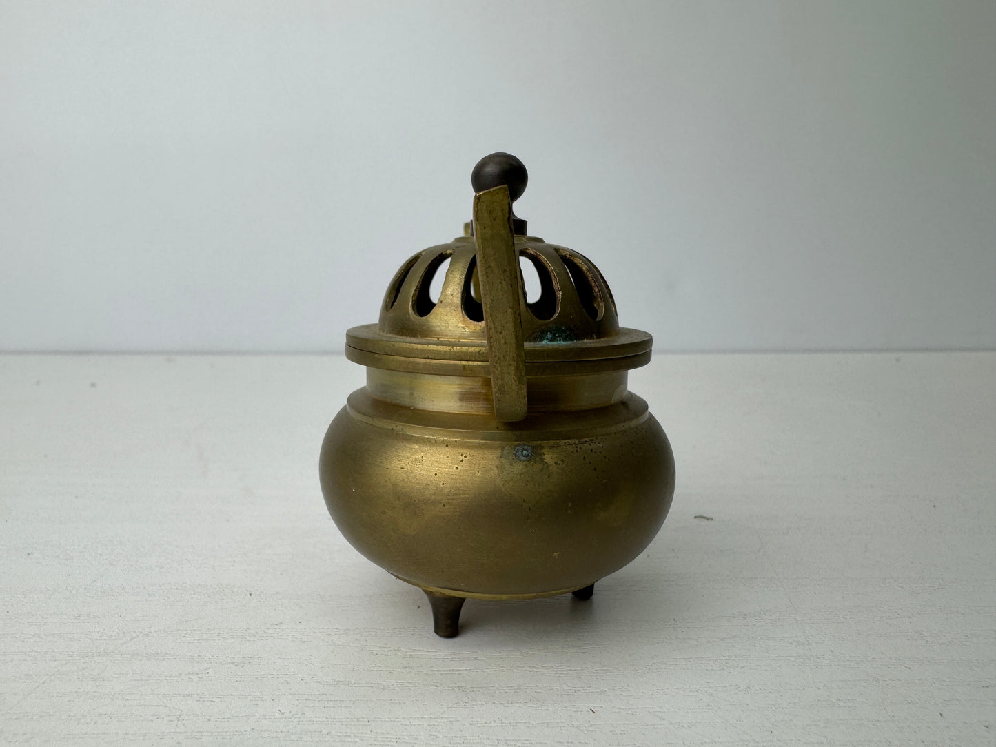 Y9179 Buddhist Altar Equipment Copper three-legged incense burner Japan antique