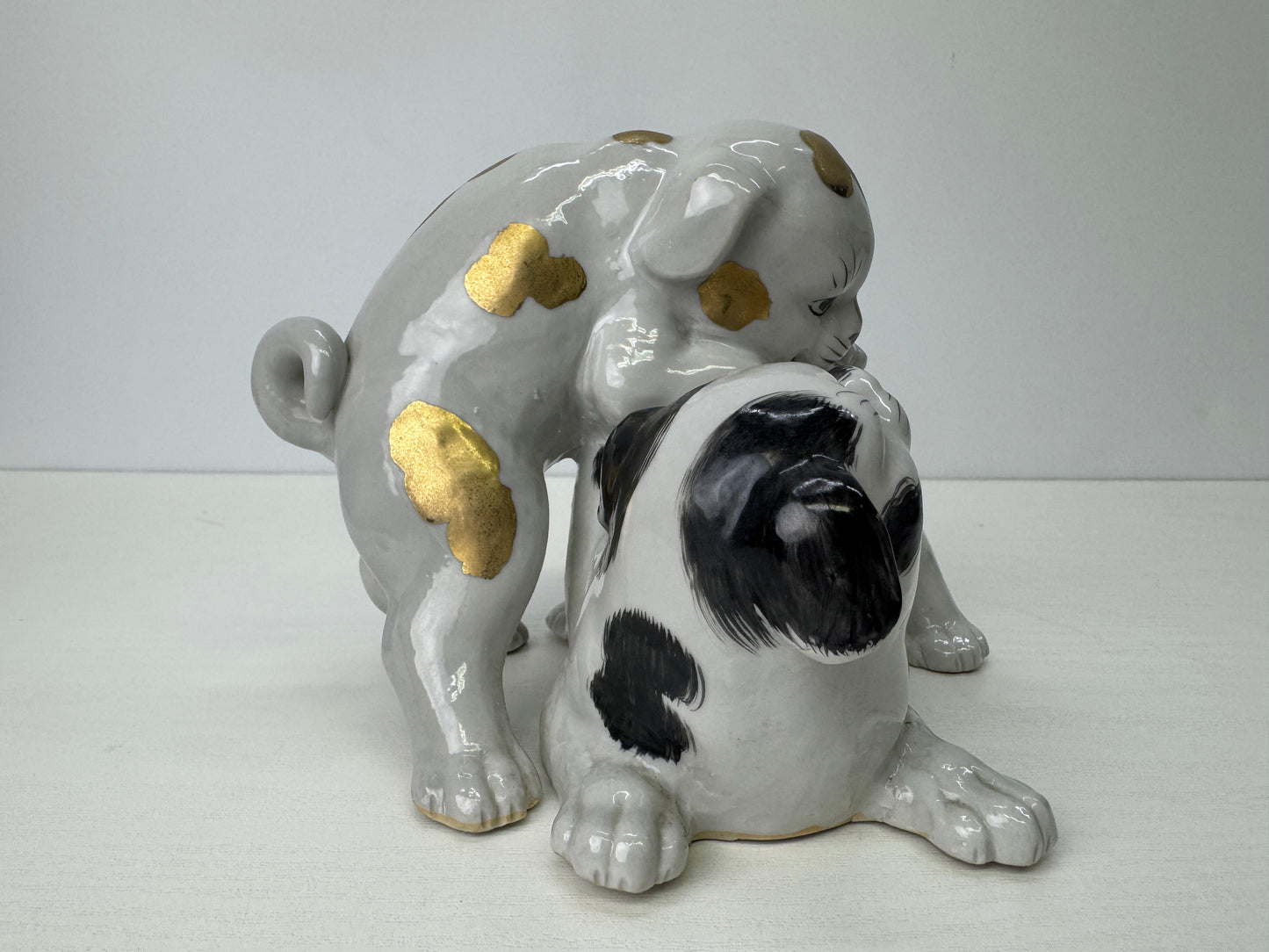 Y9196 OKIMONO Kutani-ware Puppy dog figurine signed Japan antique interior decor