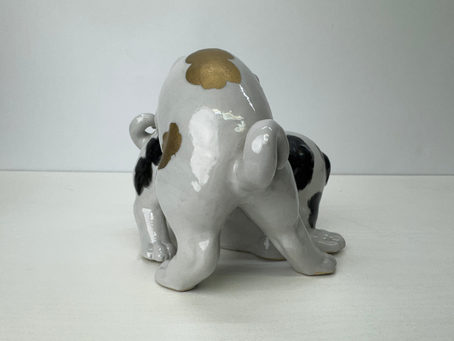 Y9196 OKIMONO Kutani-ware Puppy dog figurine signed Japan antique interior decor