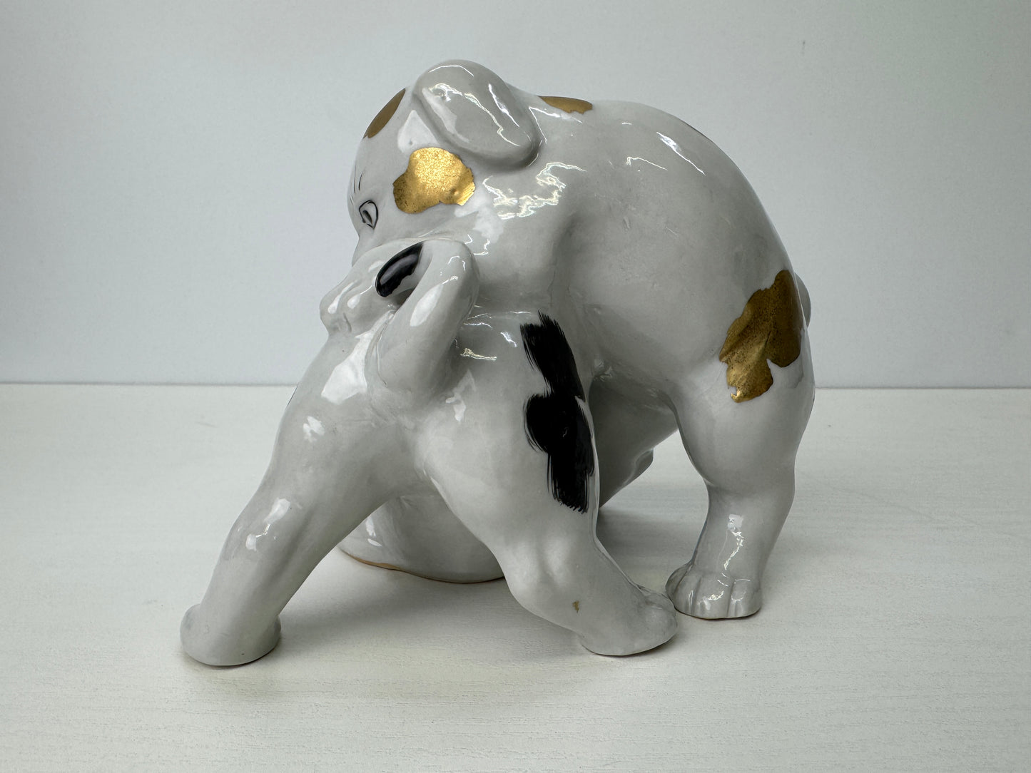 Y9196 OKIMONO Kutani-ware Puppy dog figurine signed Japan antique interior decor