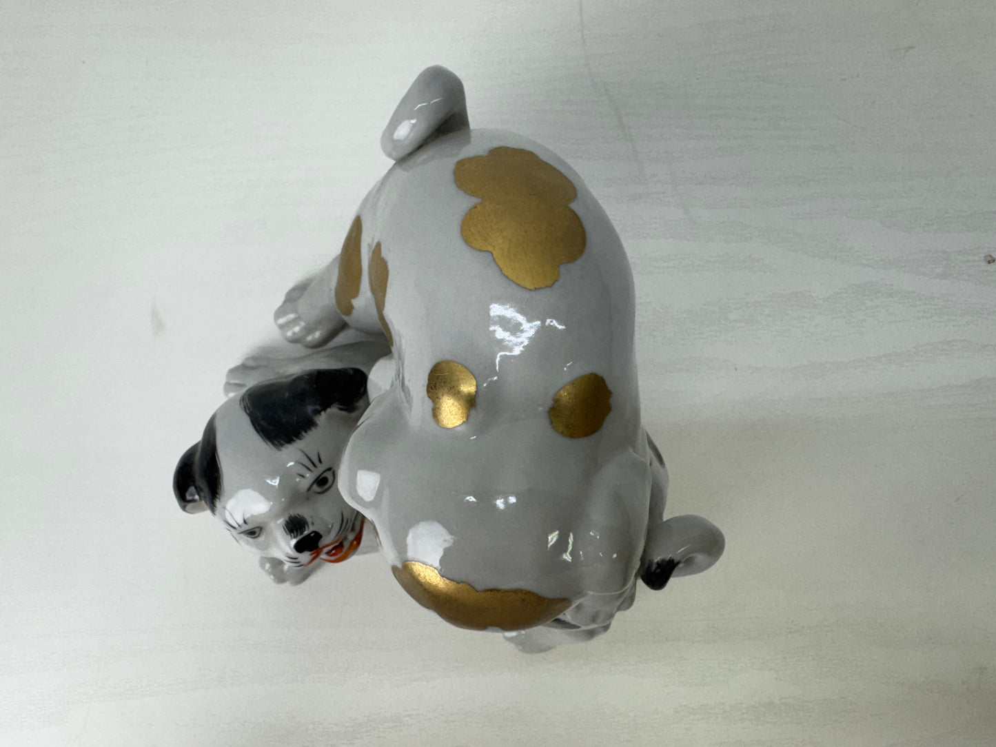 Y9196 OKIMONO Kutani-ware Puppy dog figurine signed Japan antique interior decor