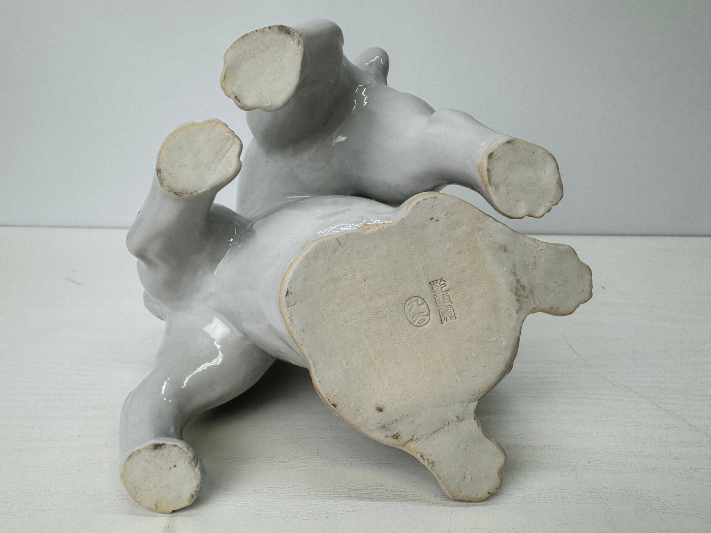 Y9196 OKIMONO Kutani-ware Puppy dog figurine signed Japan antique interior decor