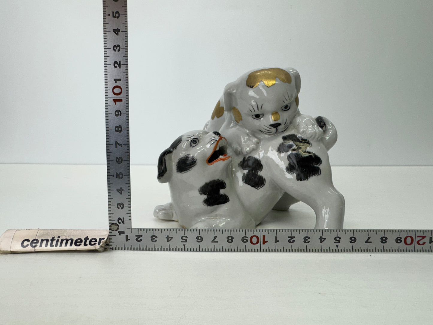 Y9196 OKIMONO Kutani-ware Puppy dog figurine signed Japan antique interior decor