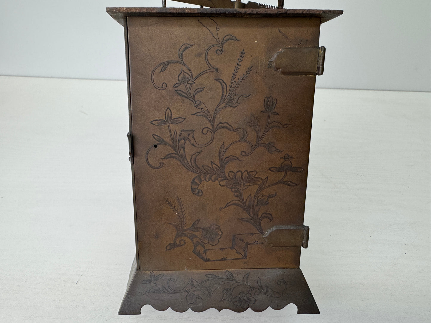 Y9201 OKIMONO Daimyo clock arabesque engraving Edo science Japan antique decor
