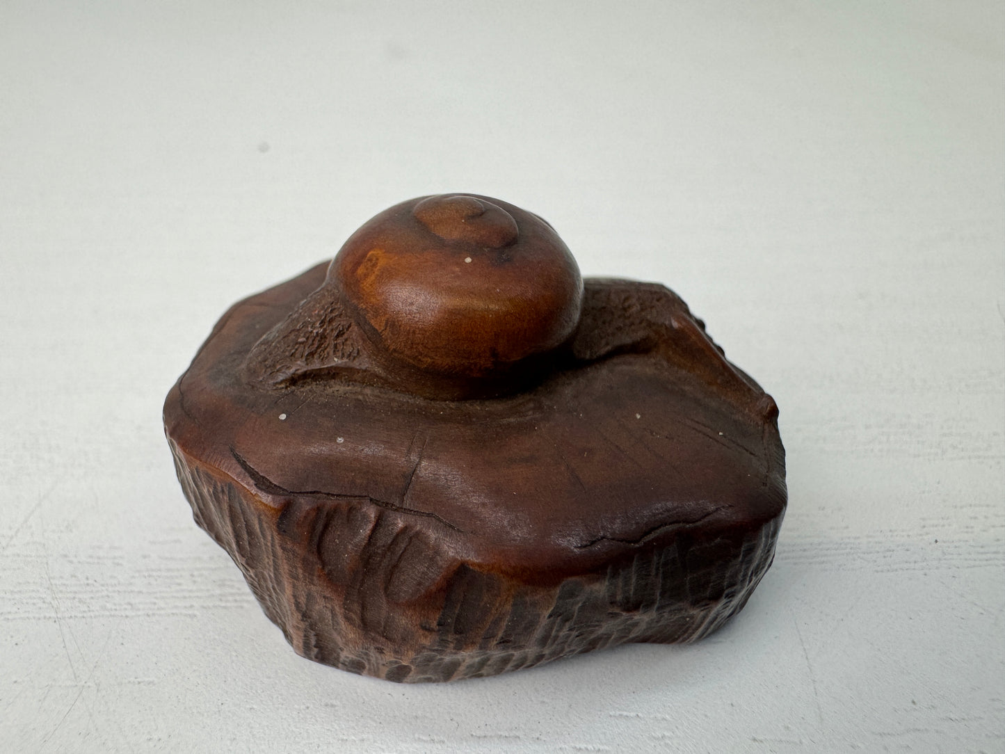Y9207 NETSUKE wood carving Snail signed Japan antique kimono accessory fashion