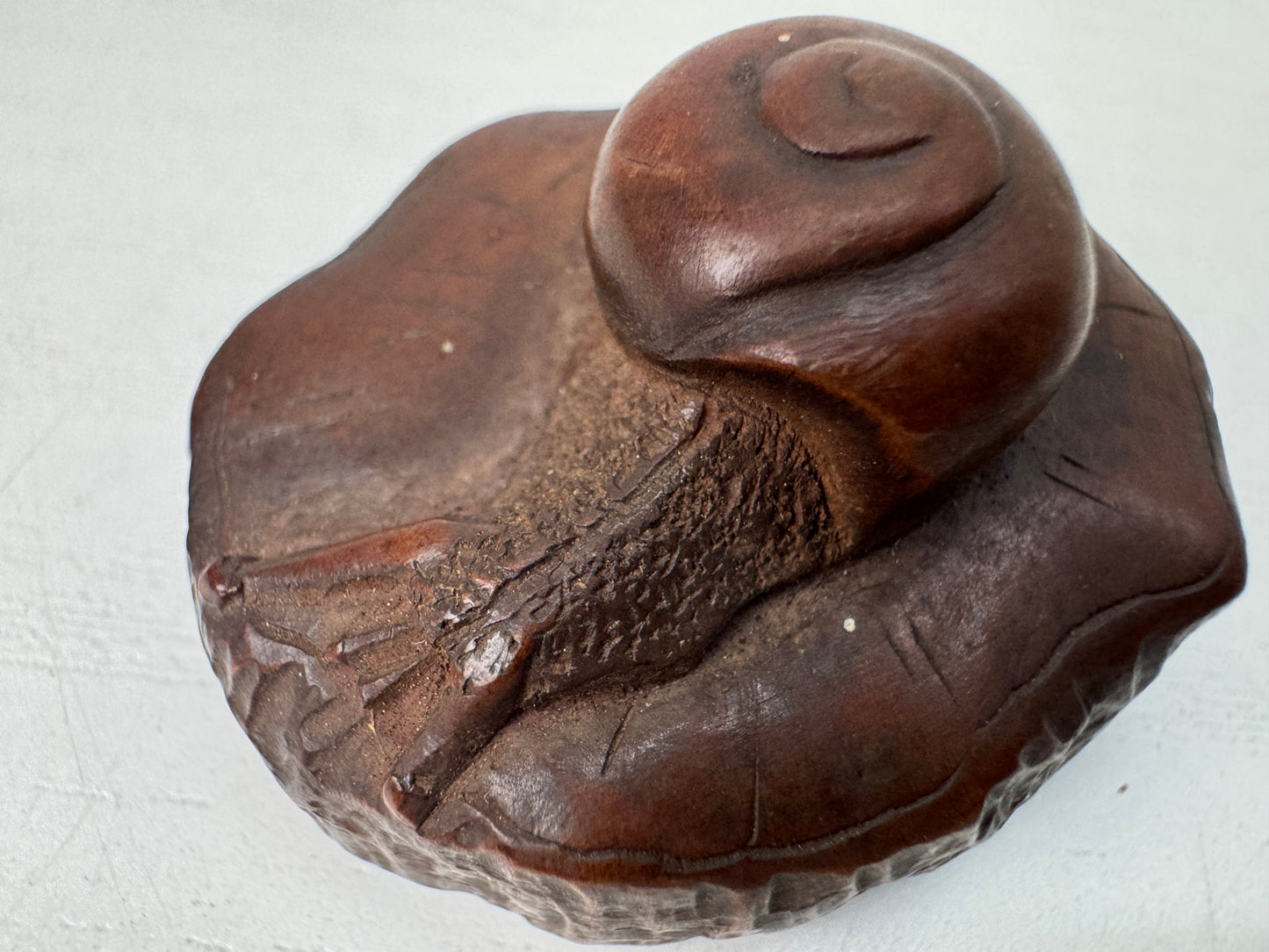 Y9207 NETSUKE wood carving Snail signed Japan antique kimono accessory fashion
