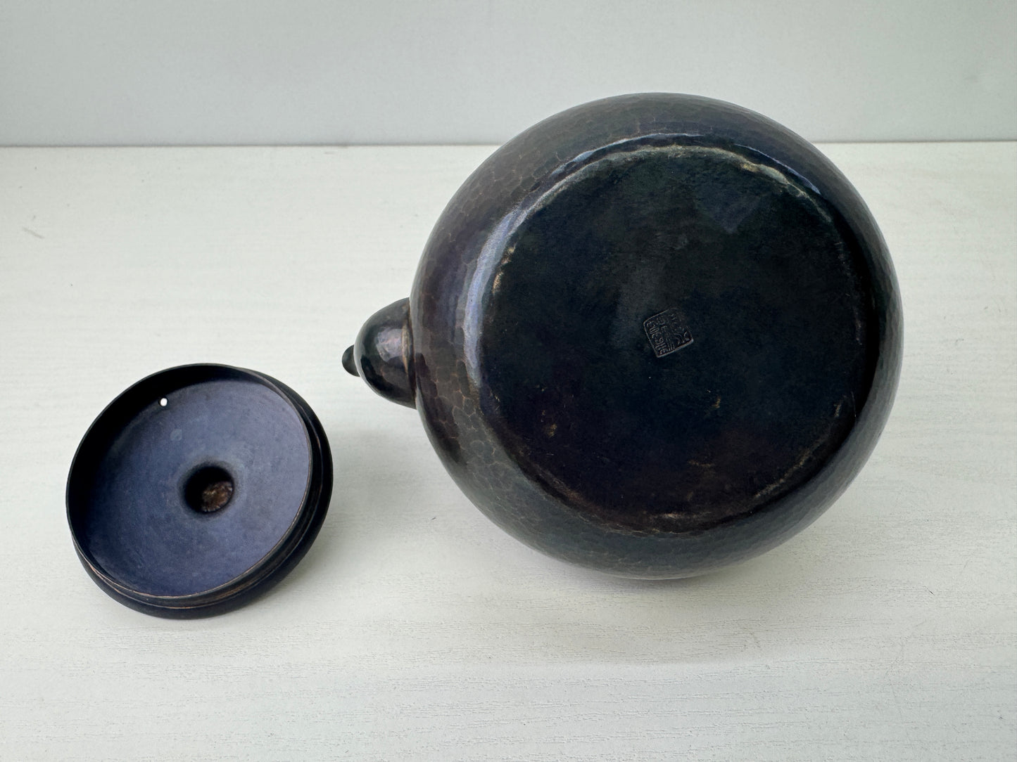 Y9212 KETTLE Copper tea pot teapot hammered signed Japan antique kitchen