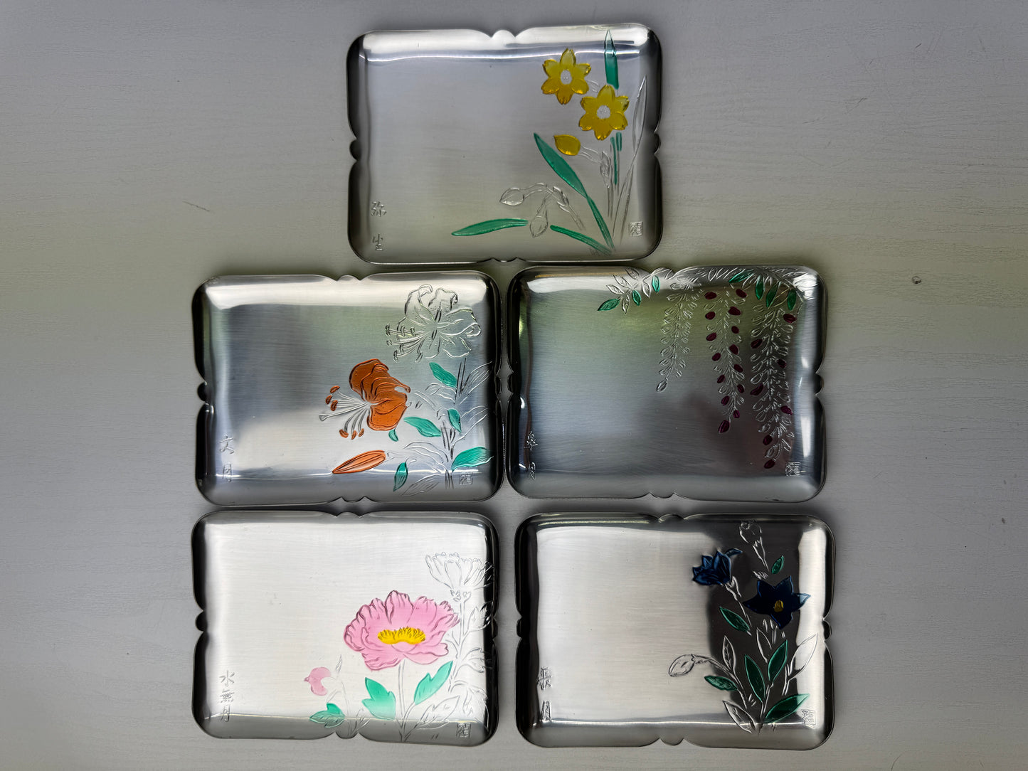 Y9213 DISH Serving plate floral pattern metal fork signed box Japan antique