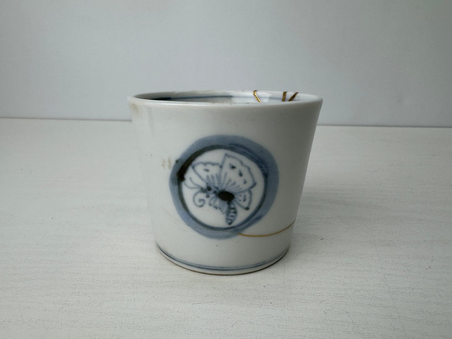 Y9216 CHAWAN Imari-ware Soba cup bowl kintsugi signed Japan antique tableware