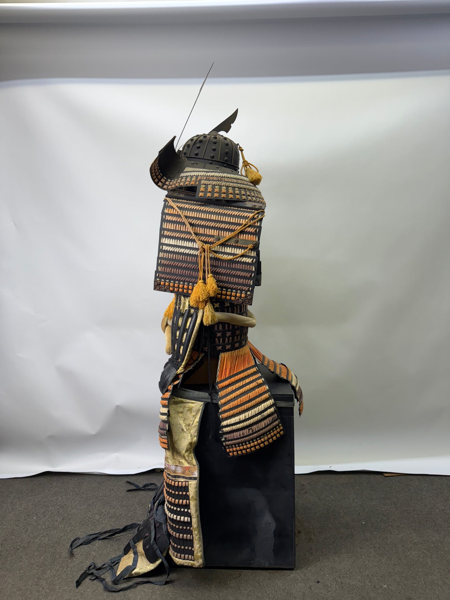 Y9224 YOROI Modern large armor box samurai bushi kabuto iroiro odoshi Japan