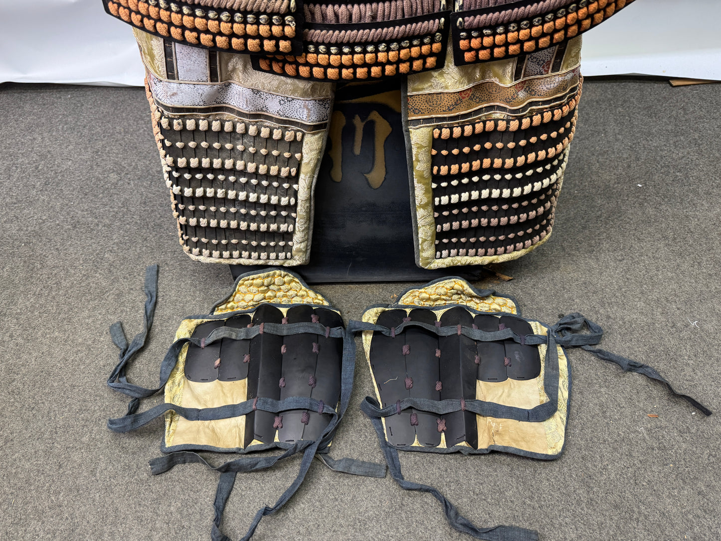 Y9224 YOROI Modern large armor box samurai bushi kabuto iroiro odoshi Japan
