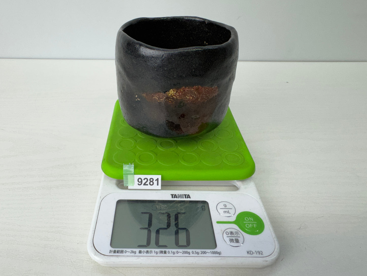 Y9281 CHAWAN Raku-ware Black tubular bowl signed Japan antique tea ceremony cup