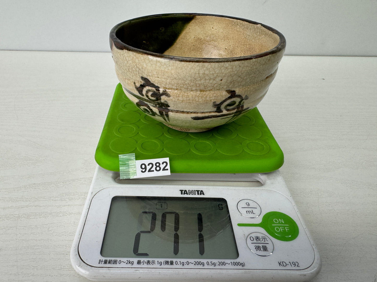 Y9282 CHAWAN Oribe-ware bowl signed Japan antique tea ceremony cup pottery