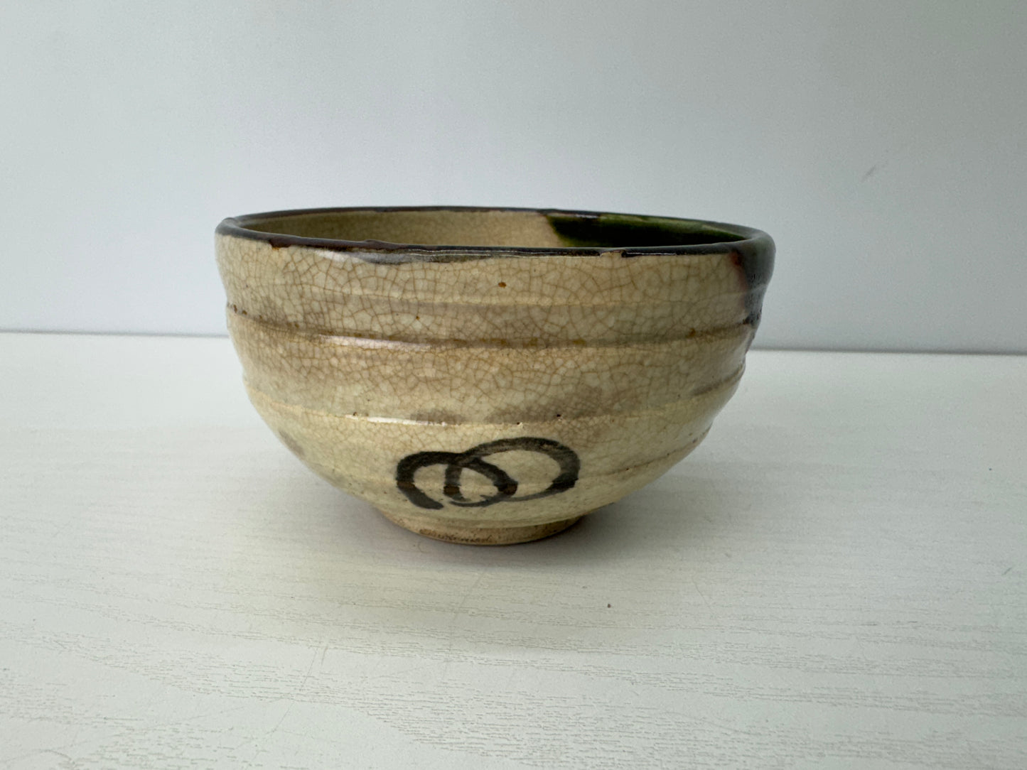 Y9282 CHAWAN Oribe-ware bowl signed Japan antique tea ceremony cup pottery