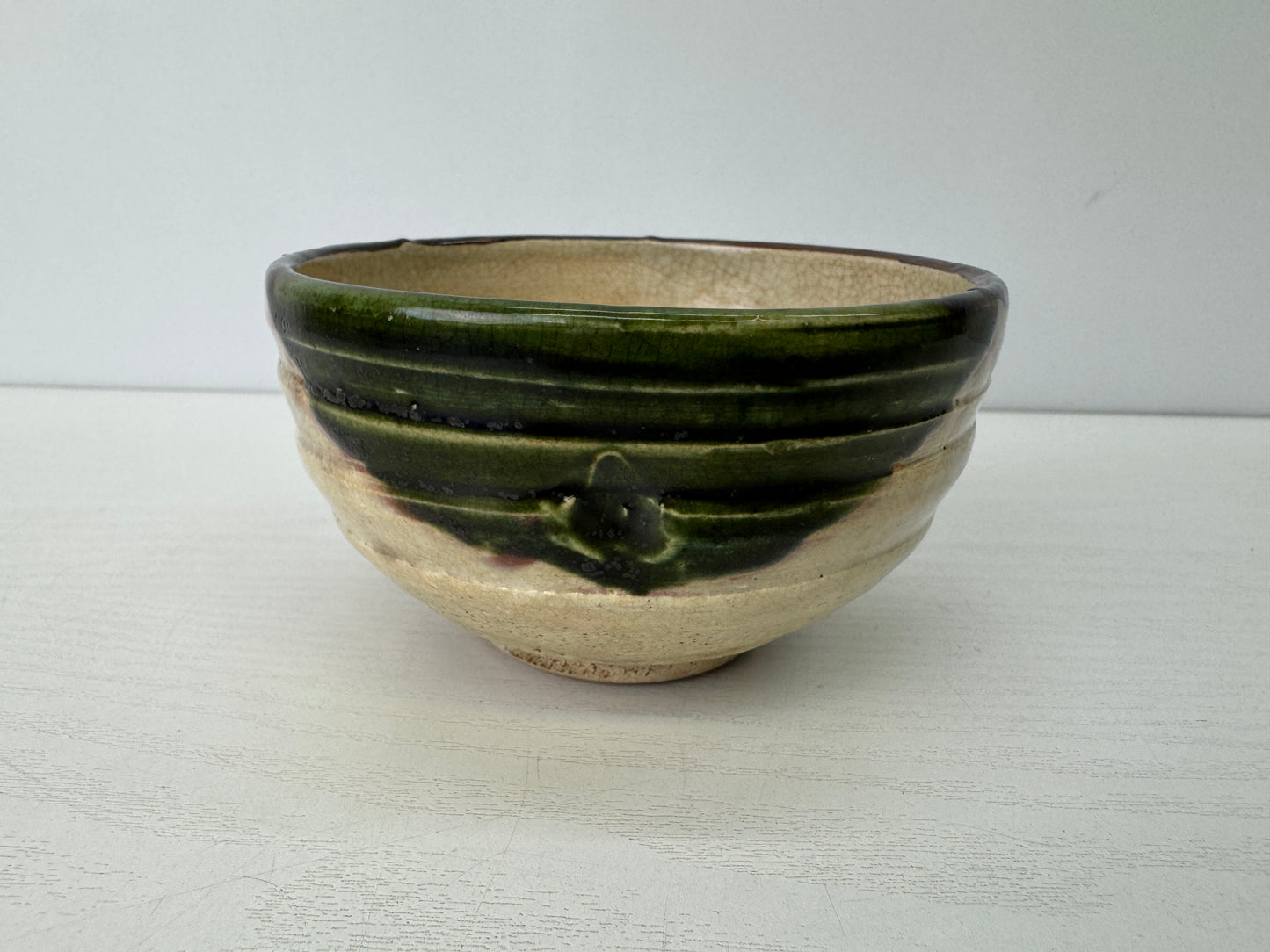 Y9282 CHAWAN Oribe-ware bowl signed Japan antique tea ceremony cup pottery