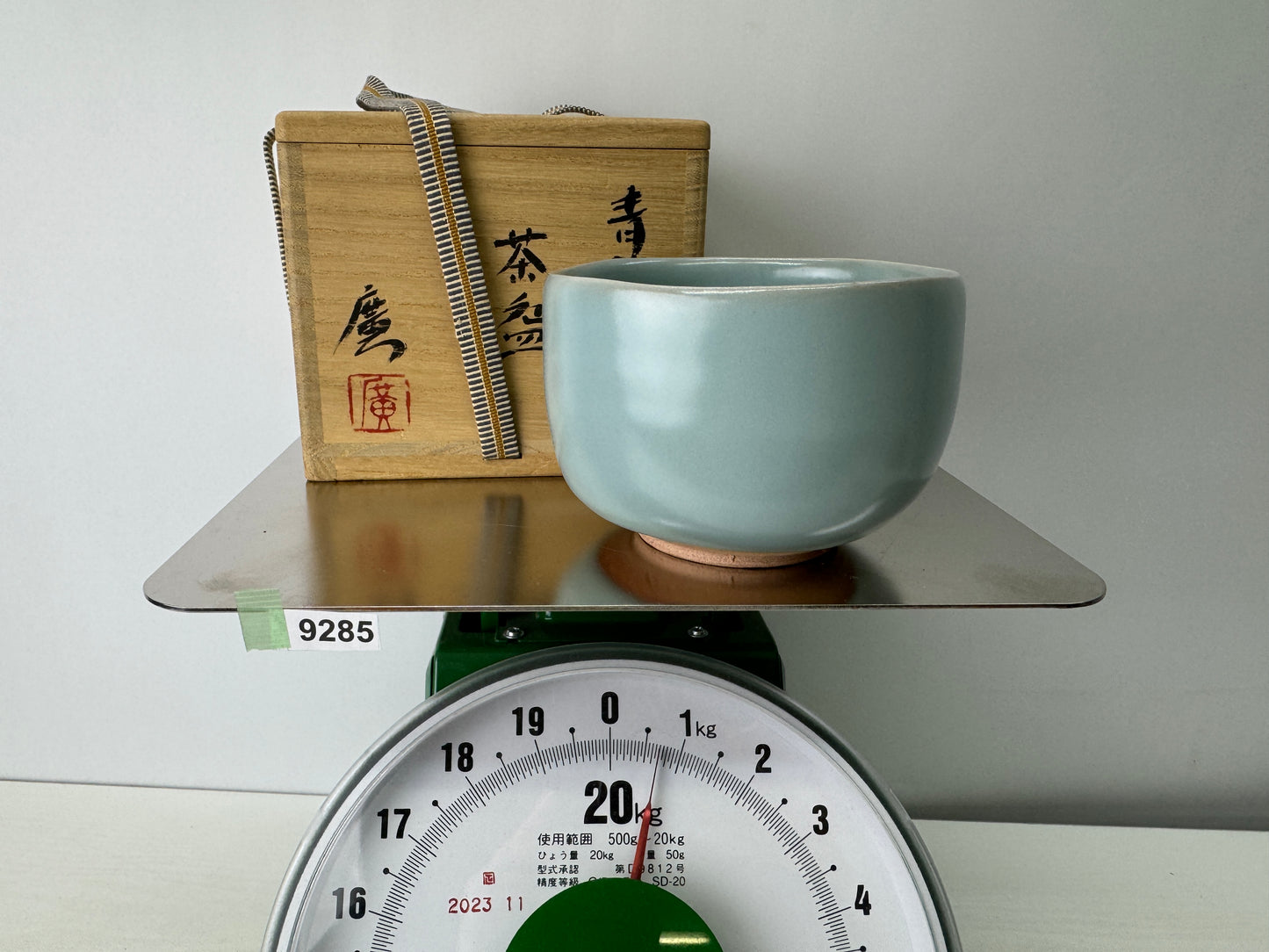 Y9285 CHAWAN Celadon bowl signed box Japan antique tea ceremony cup pottery