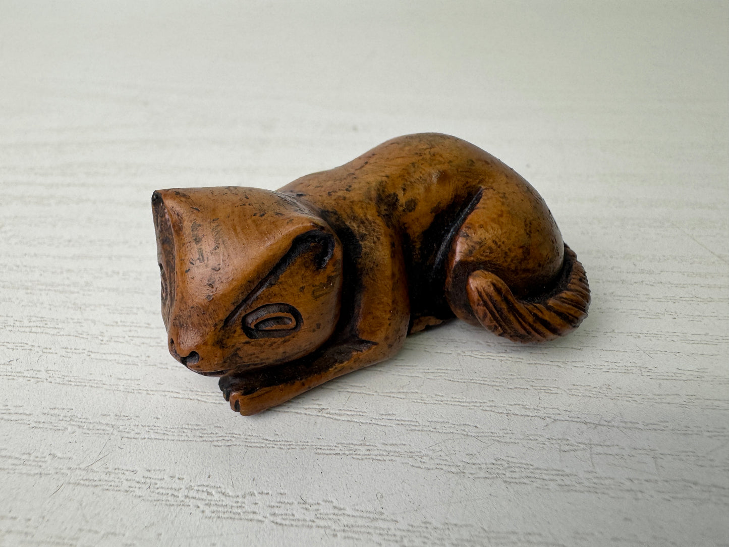 Y9298 NETSUKE wood carving Cat figure Japan antique kimono accessory fashion
