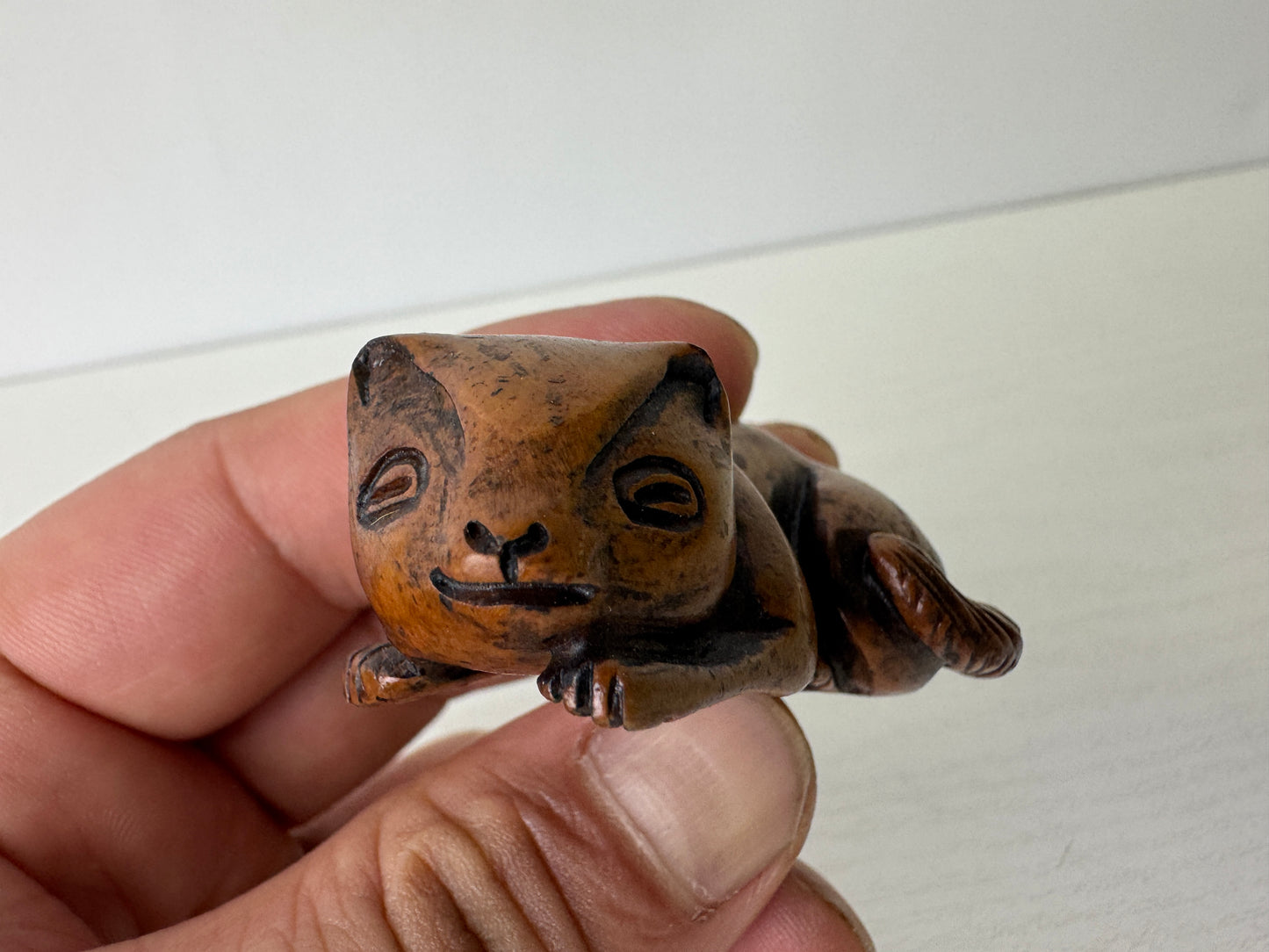 Y9298 NETSUKE wood carving Cat figure Japan antique kimono accessory fashion