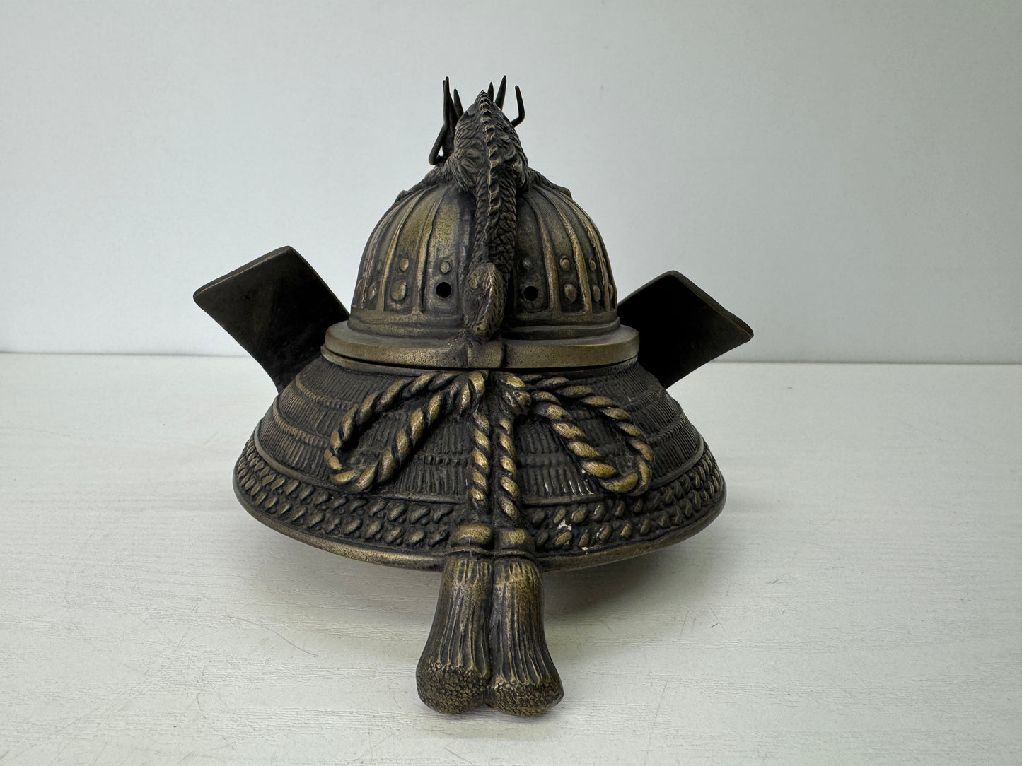 Y9348 KOURO Helmet-shaped metal Dragon signed Japan antique Incense Burner aroma