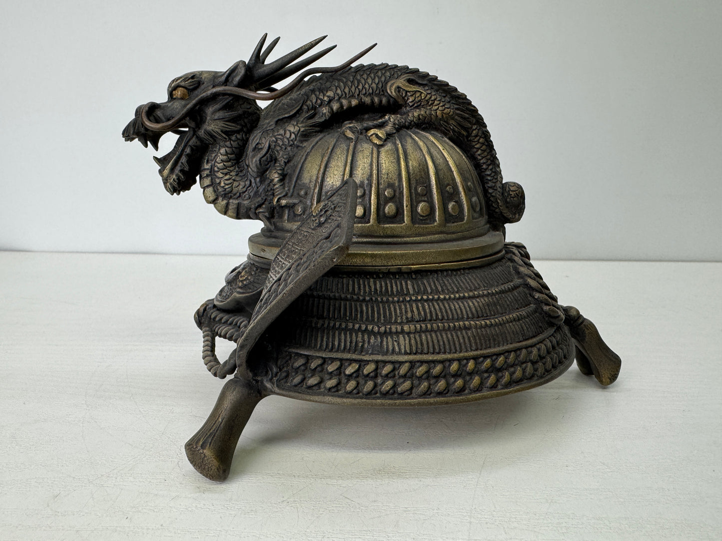 Y9348 KOURO Helmet-shaped metal Dragon signed Japan antique Incense Burner aroma