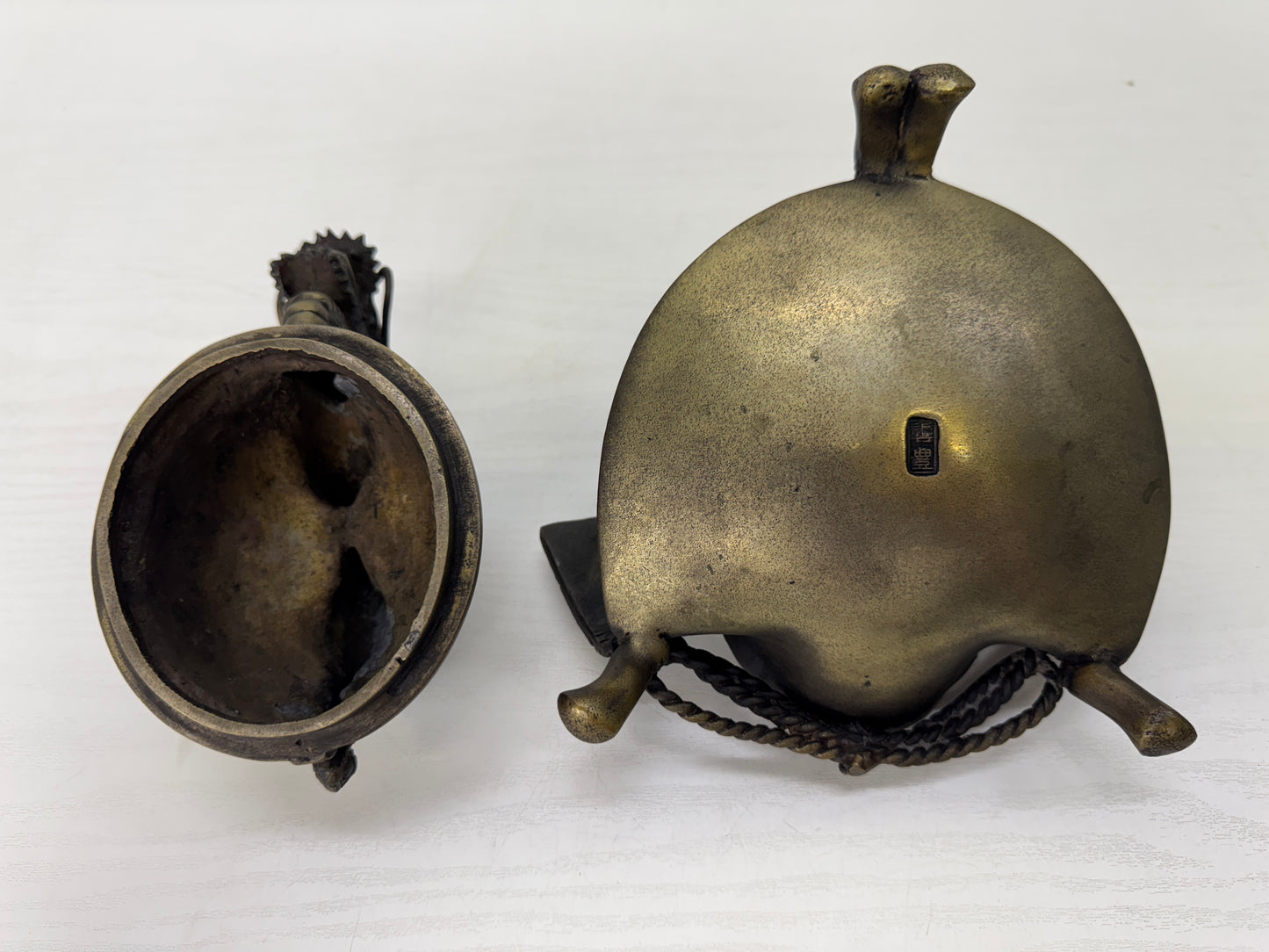 Y9348 KOURO Helmet-shaped metal Dragon signed Japan antique Incense Burner aroma