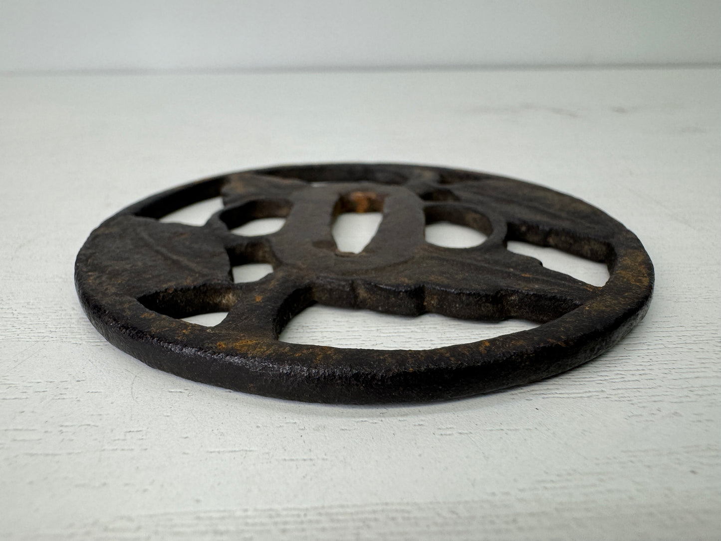 Y9356 TSUBA Iron sword guard Leaf Japan samurai katana antique koshirae edo