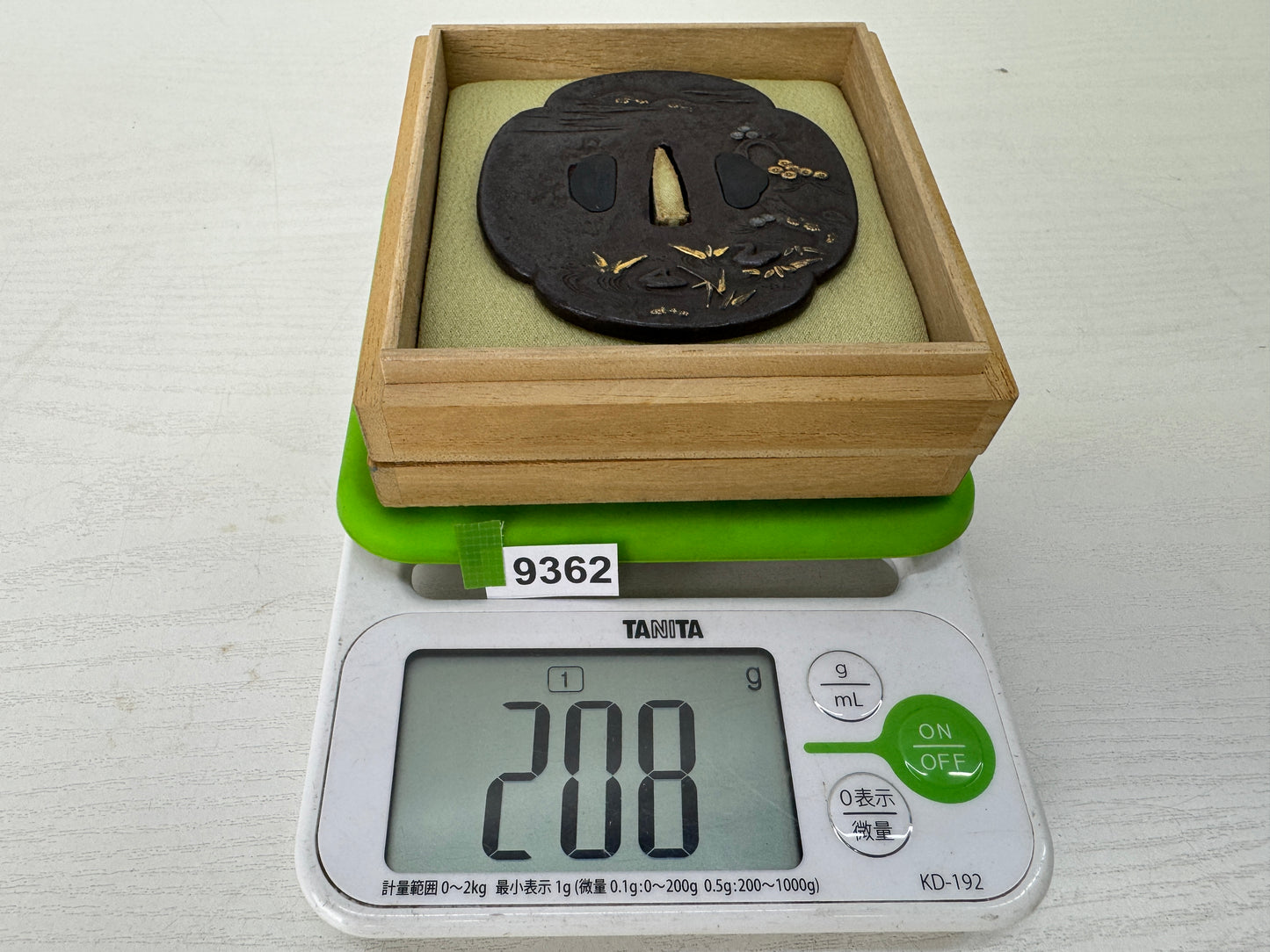 Y9362 TSUBA Iron large sword guard samurai box Japan samurai katana antique