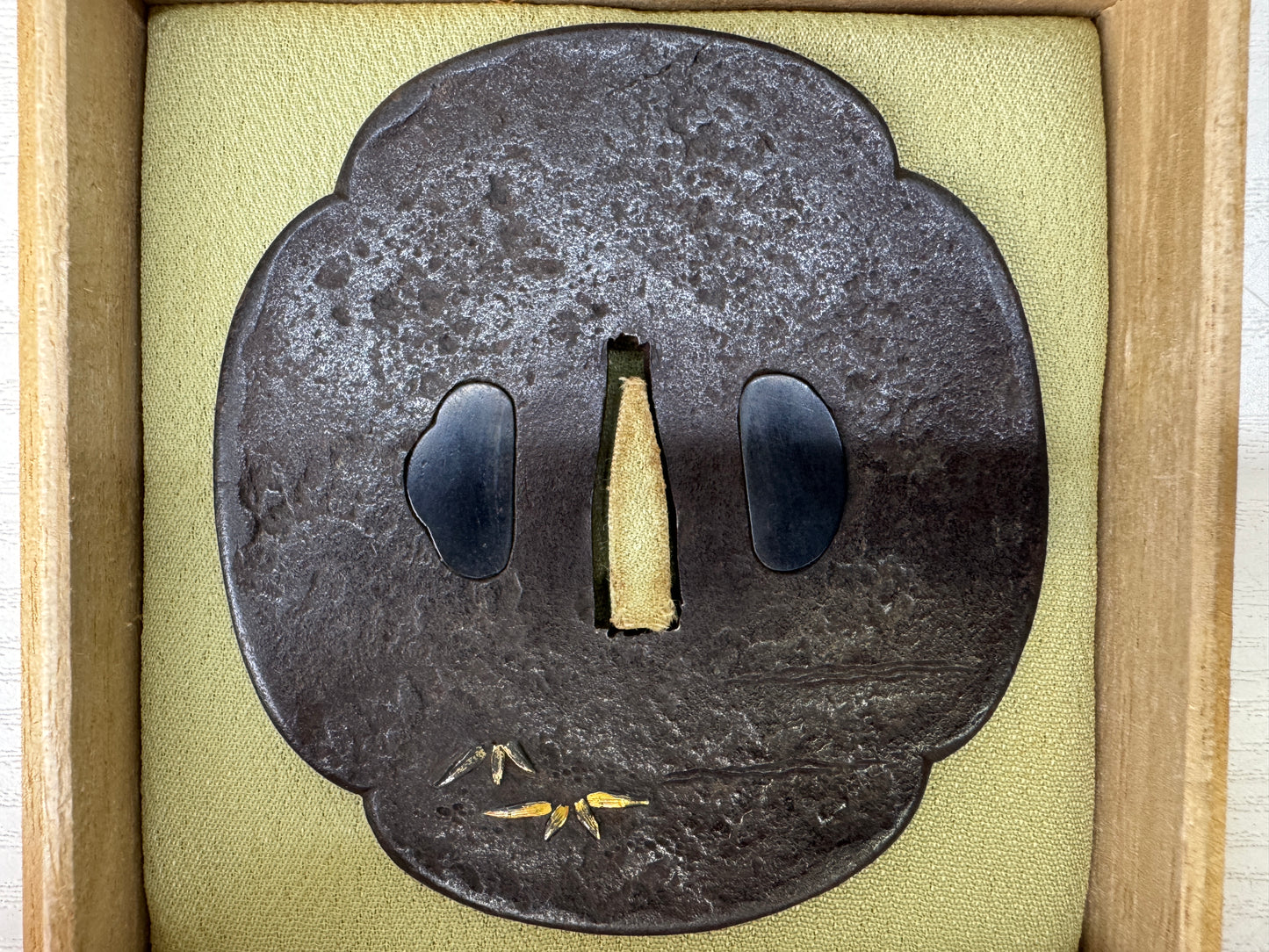 Y9362 TSUBA Iron large sword guard samurai box Japan samurai katana antique