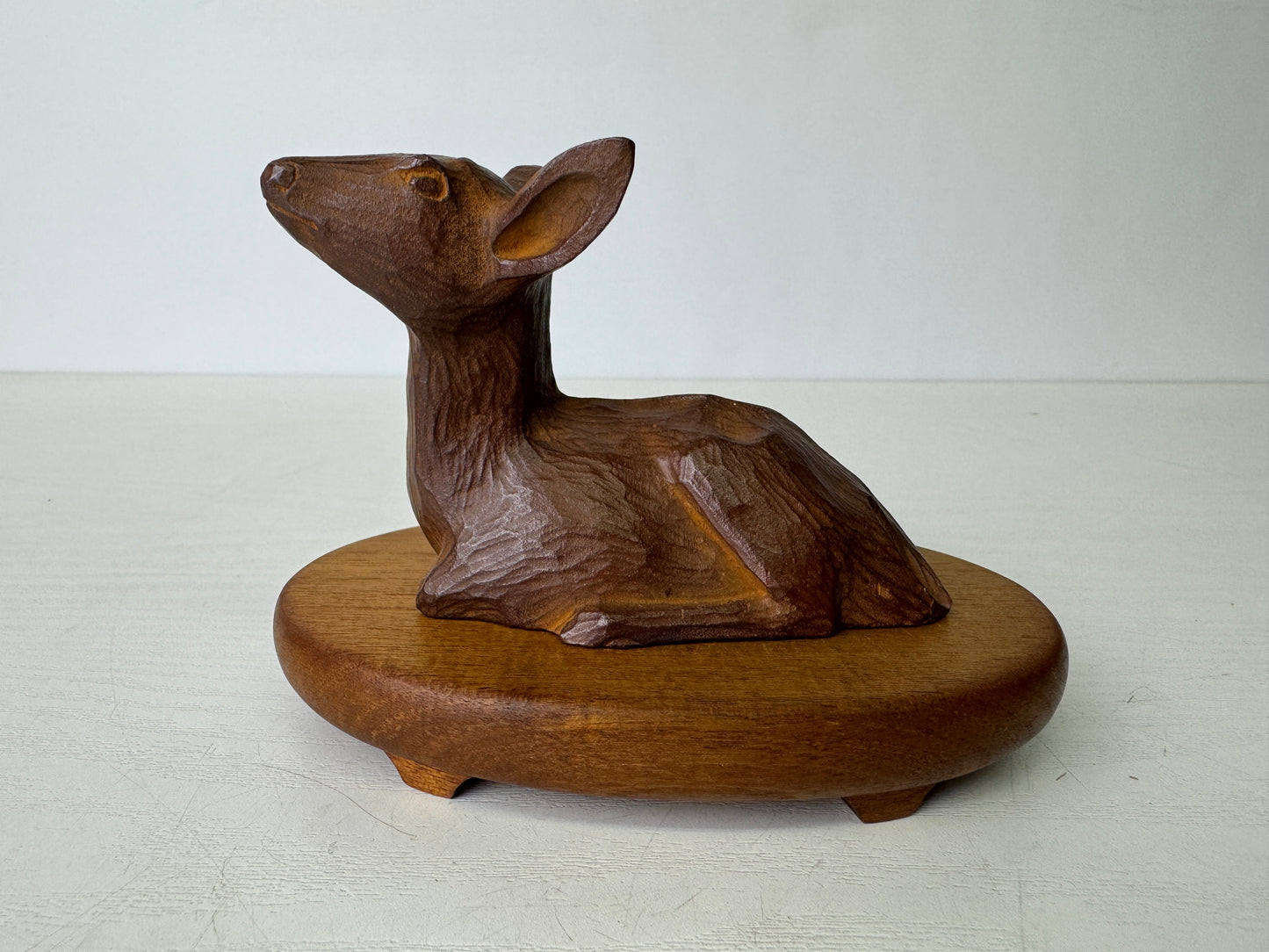Y9391 OKIMONO metal Deer figurine signed wooden base Japan antique interior