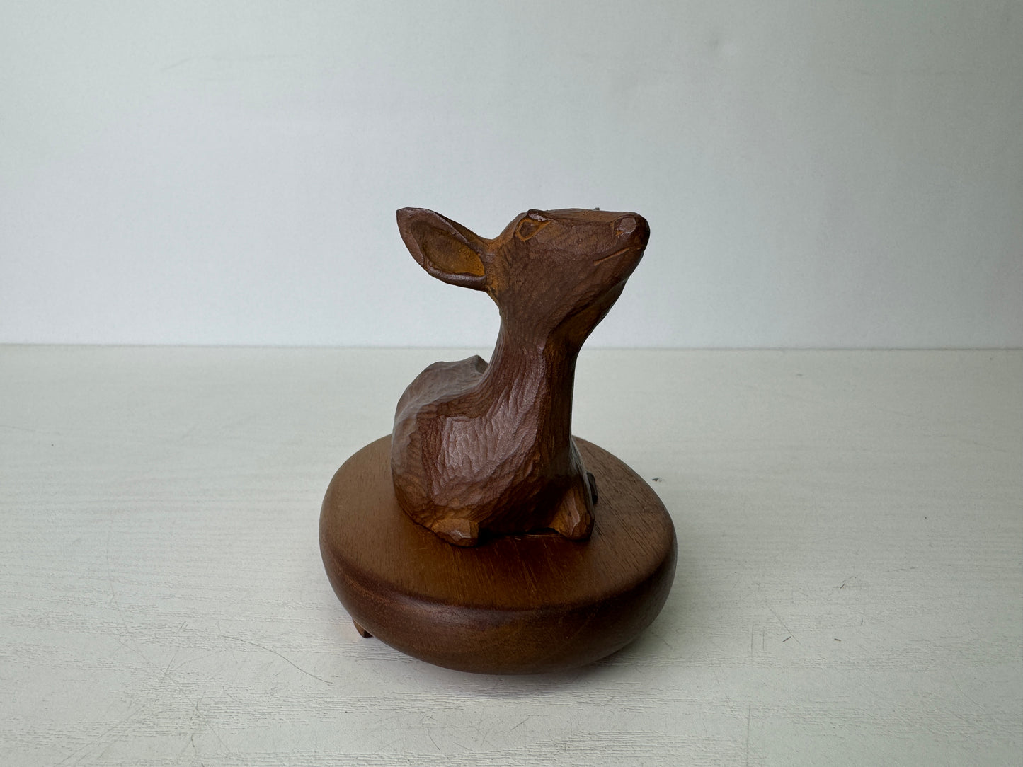 Y9391 OKIMONO metal Deer figurine signed wooden base Japan antique interior