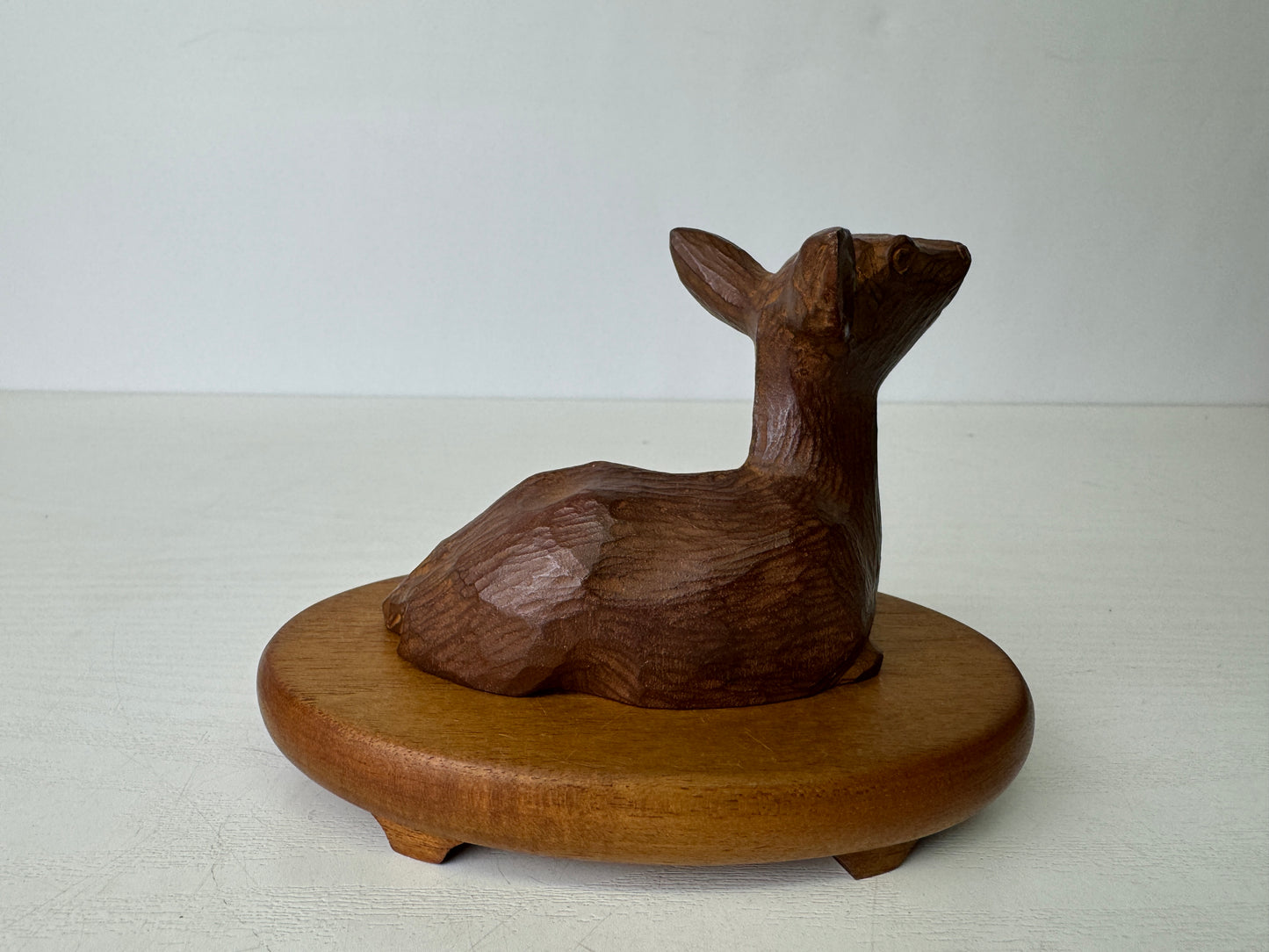 Y9391 OKIMONO metal Deer figurine signed wooden base Japan antique interior
