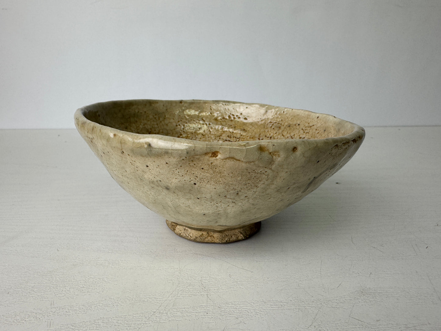 Y9403 CHAWAN Mino-ware flat bowl signed Japan antique tea ceremony pottery cup