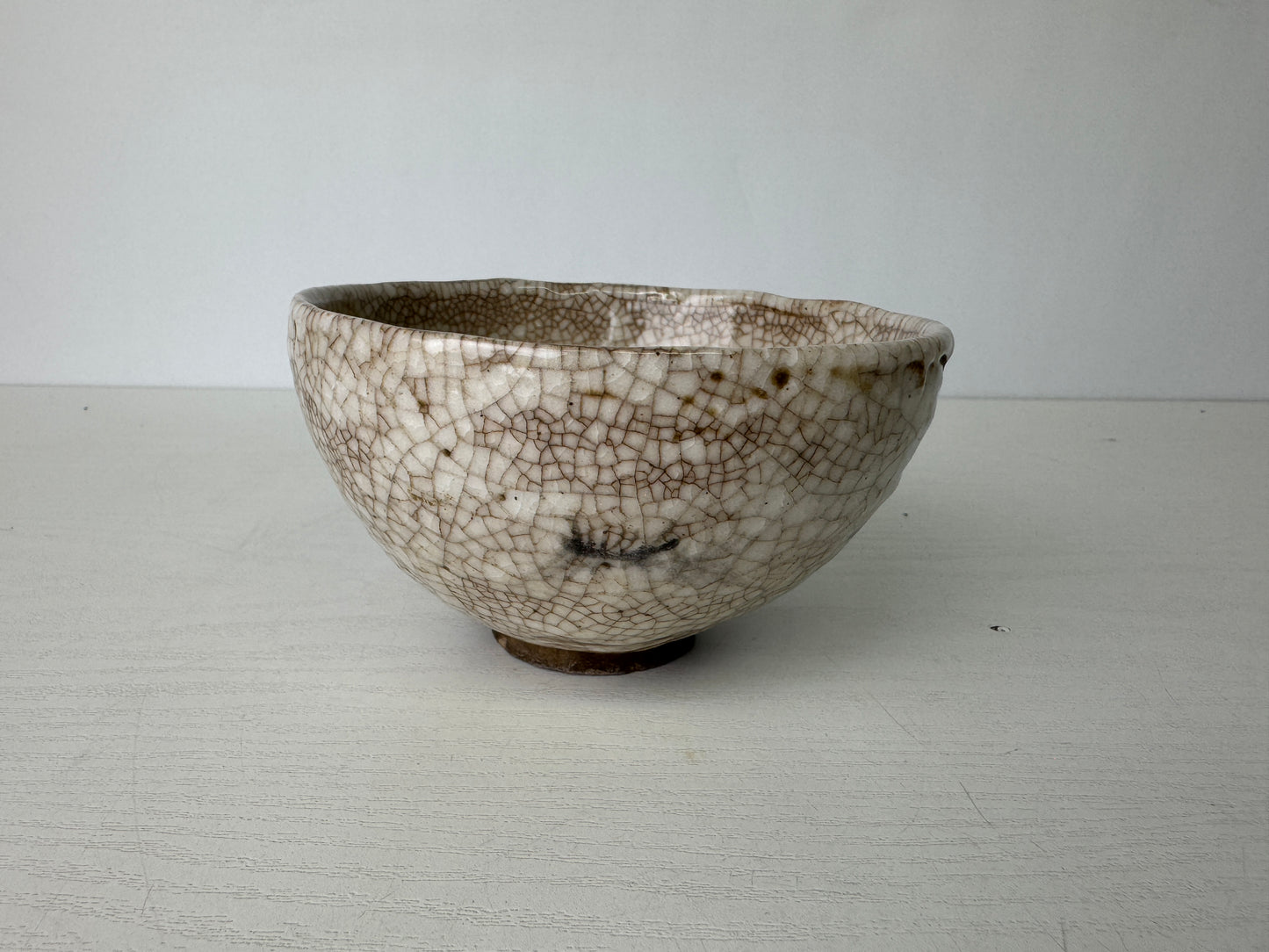 Y9404 CHAWAN Mino-ware bowl signed Japan antique tea ceremony pottery cup teacup
