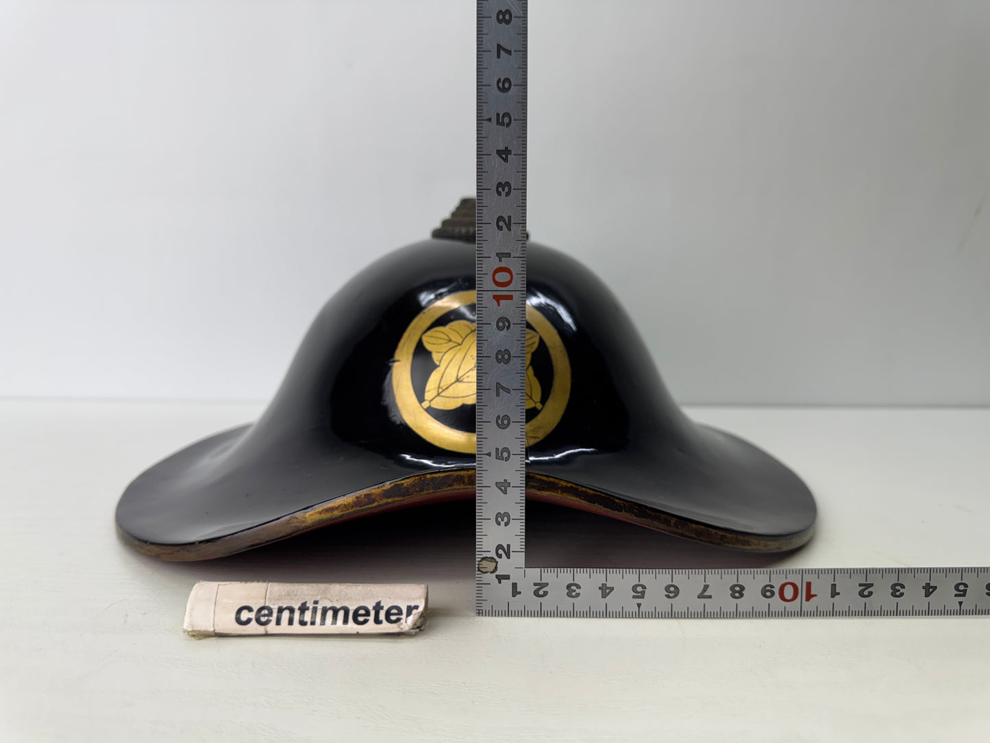 Y9453 JINGASA Black lacquer family crest Japan antique samurai hat yoroi helmet