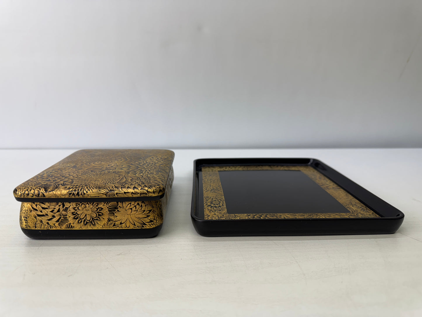 Y9457 BOX Gold-inlaid Makie small case signed Wajima lacquerware Japan antique