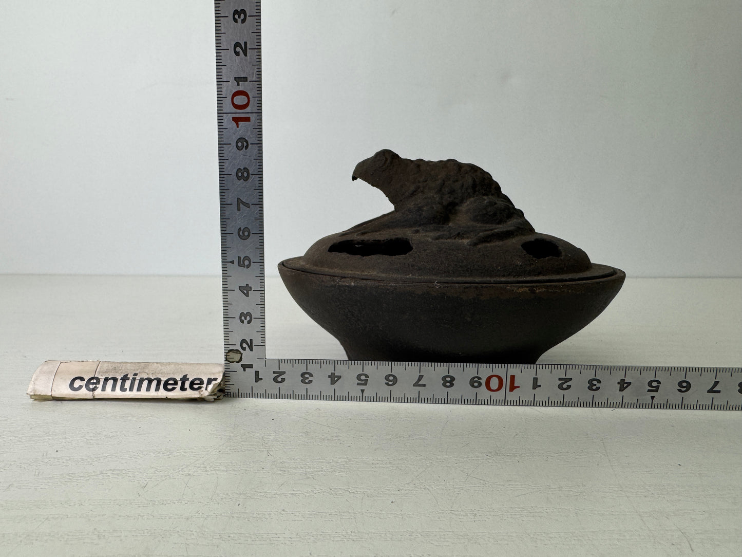 Y9486 ASHTRAY Frog signed Nambu Ironware Japan antique collectible cigarette
