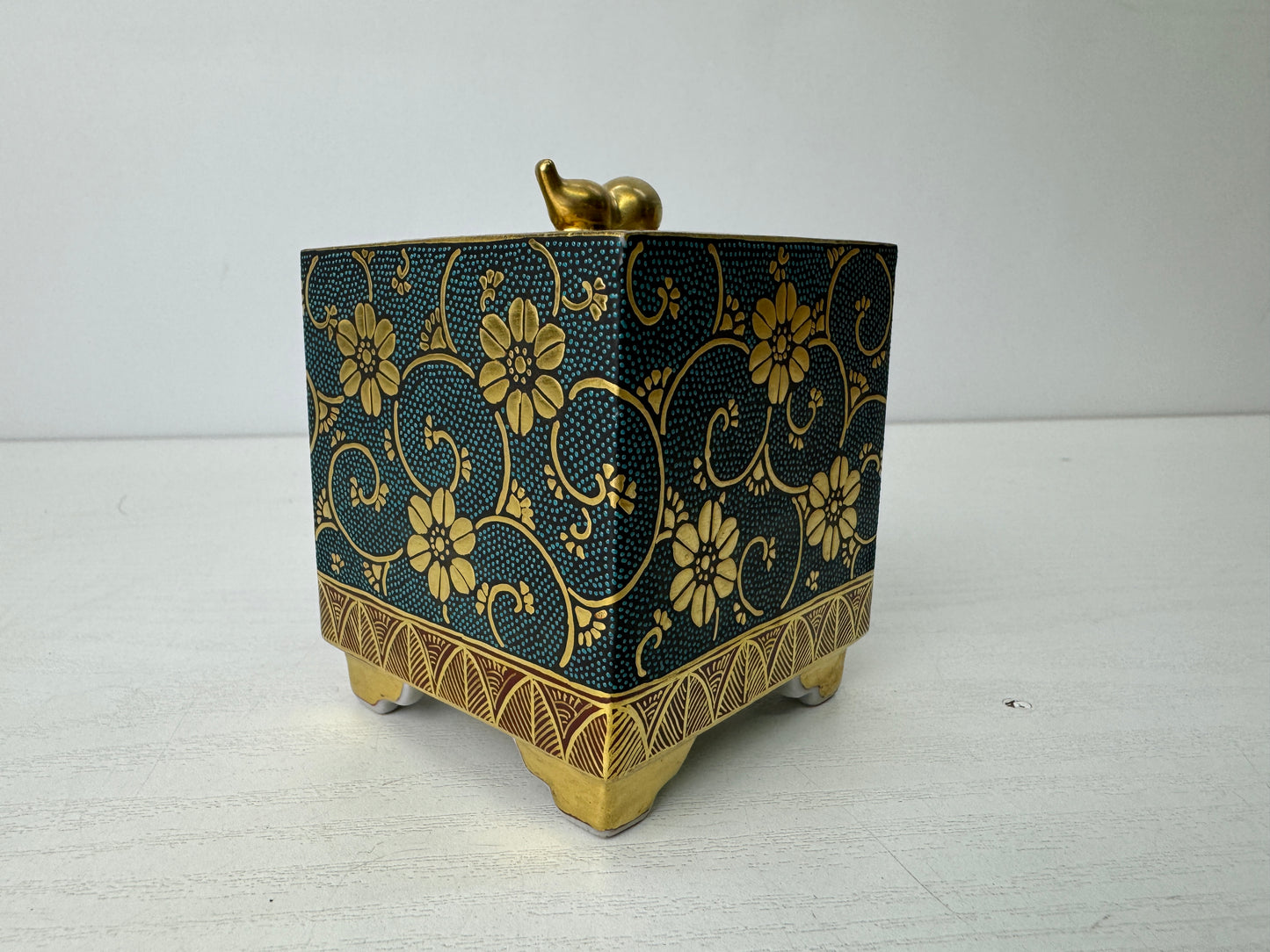Y9513 KOURO Kutani-ware Aochibu signed box Japan antique Incense Burner aroma
