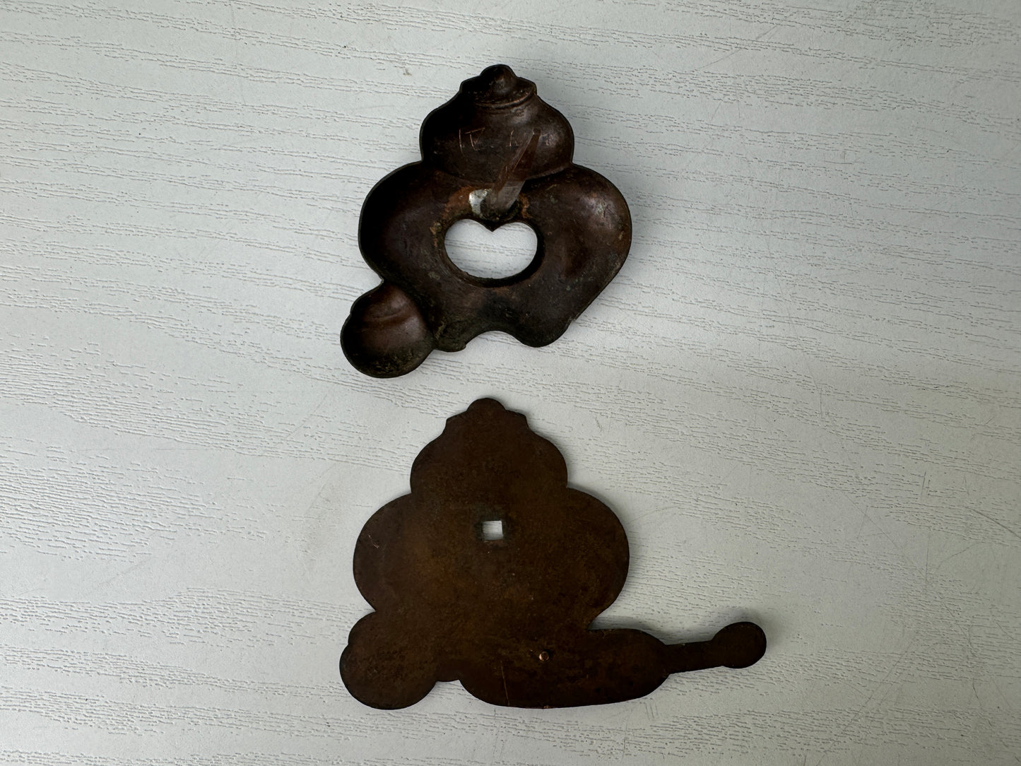Y9531 KUGI KAKUSHI 2 Decorative nail head covers set tea kettle Japan antique